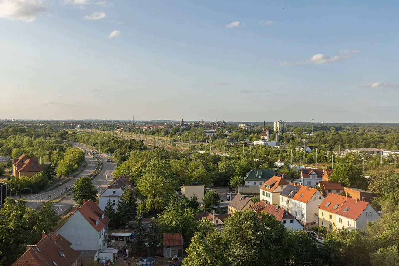 Abendliche Luftaufnahme über Merseburg