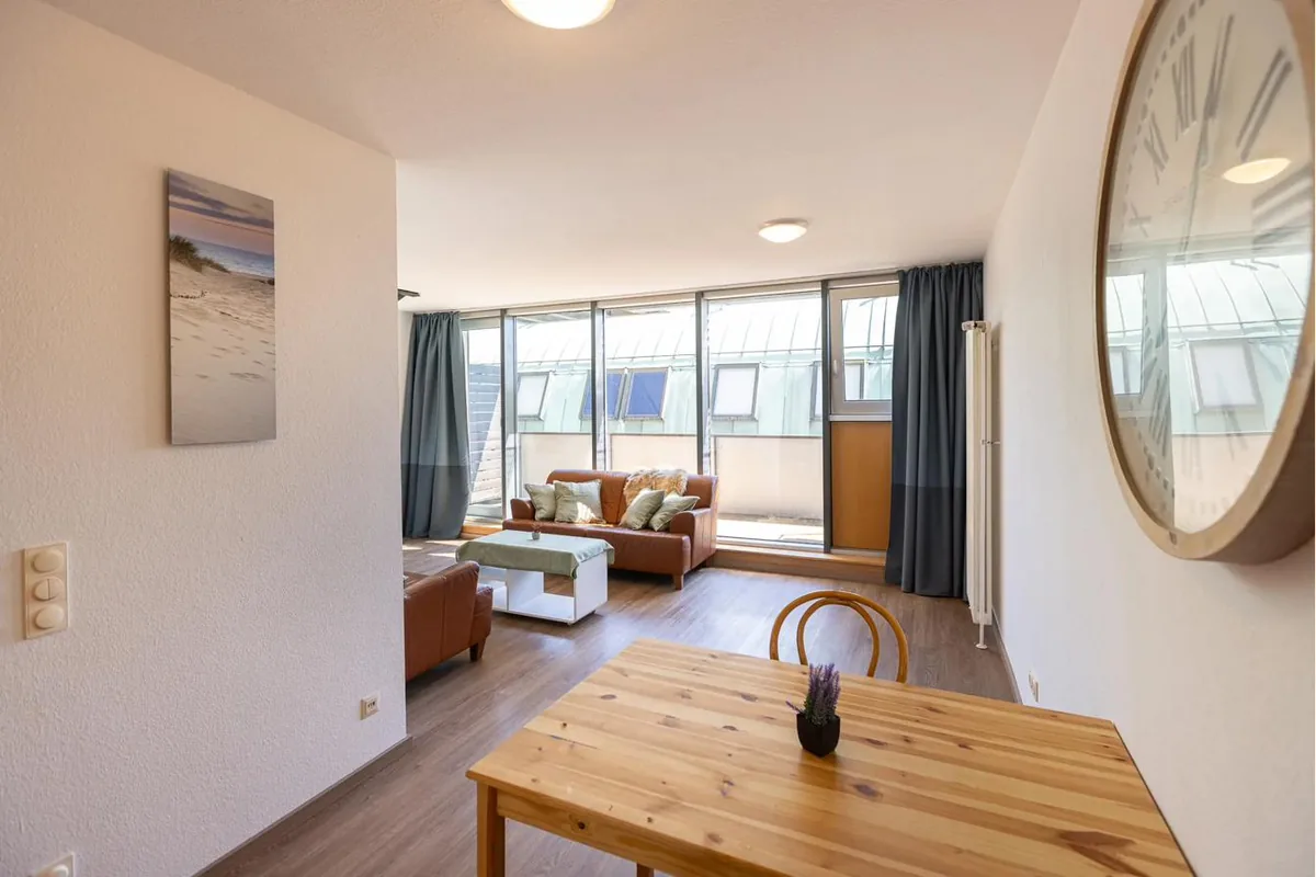 Möbliertes 6-Zimmer-Townhouse auf den Dächern der KLIA Passage, Merseburg