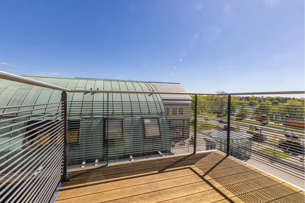 Terrasse über den Kupferdächern der KLIA Passage