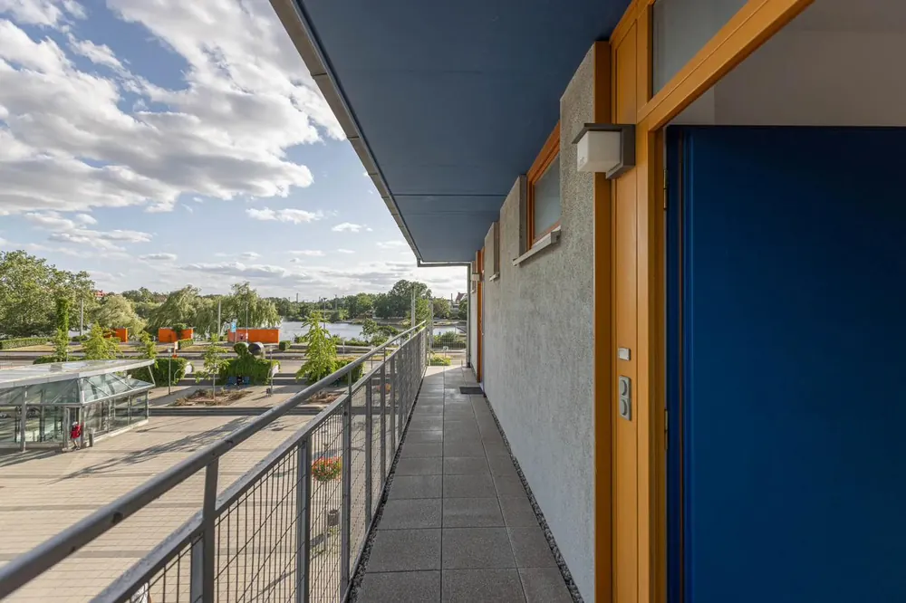 Laubengang mit Blick auf die Saale
